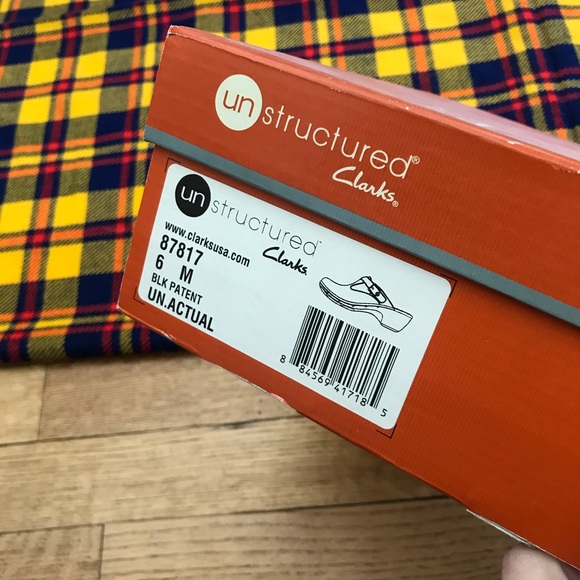 Clark’s Black Patent Leather Mary Jane Style Clogs - Picture 8 of 8